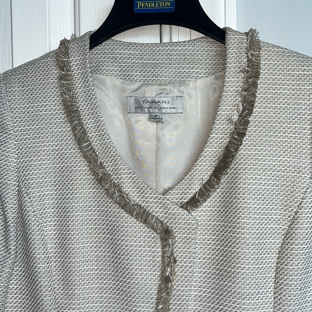 Tahari Levine Tweed Double Breasted Size 6 NWT - Picture 2 of 10